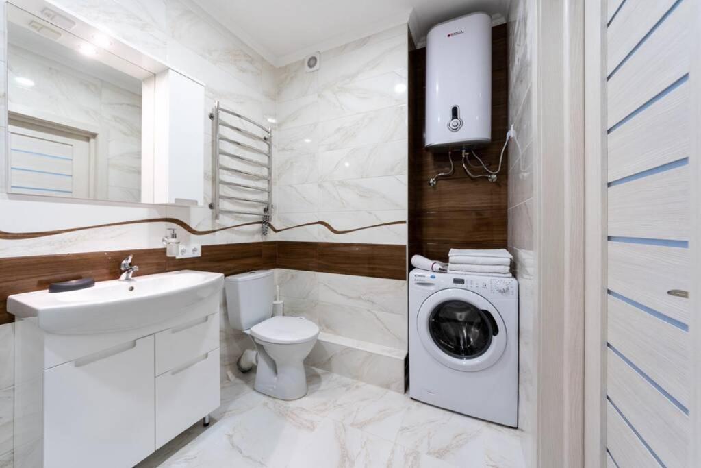 Квартира Люкс В Жк Лебединый, Ул. Ревуцкого 40 Г Kiew Exterior foto