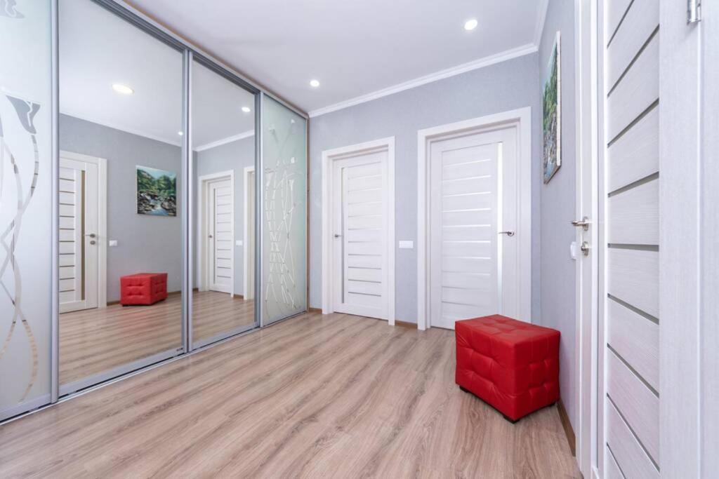Квартира Люкс В Жк Лебединый, Ул. Ревуцкого 40 Г Kiew Exterior foto