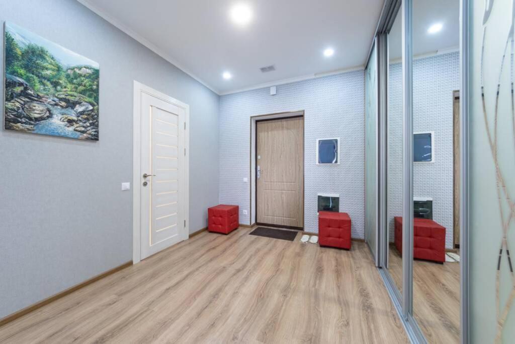 Квартира Люкс В Жк Лебединый, Ул. Ревуцкого 40 Г Kiew Exterior foto